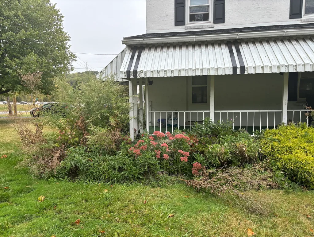 Bed Cleanup & Mulching - Before - Windyhill Property Care
