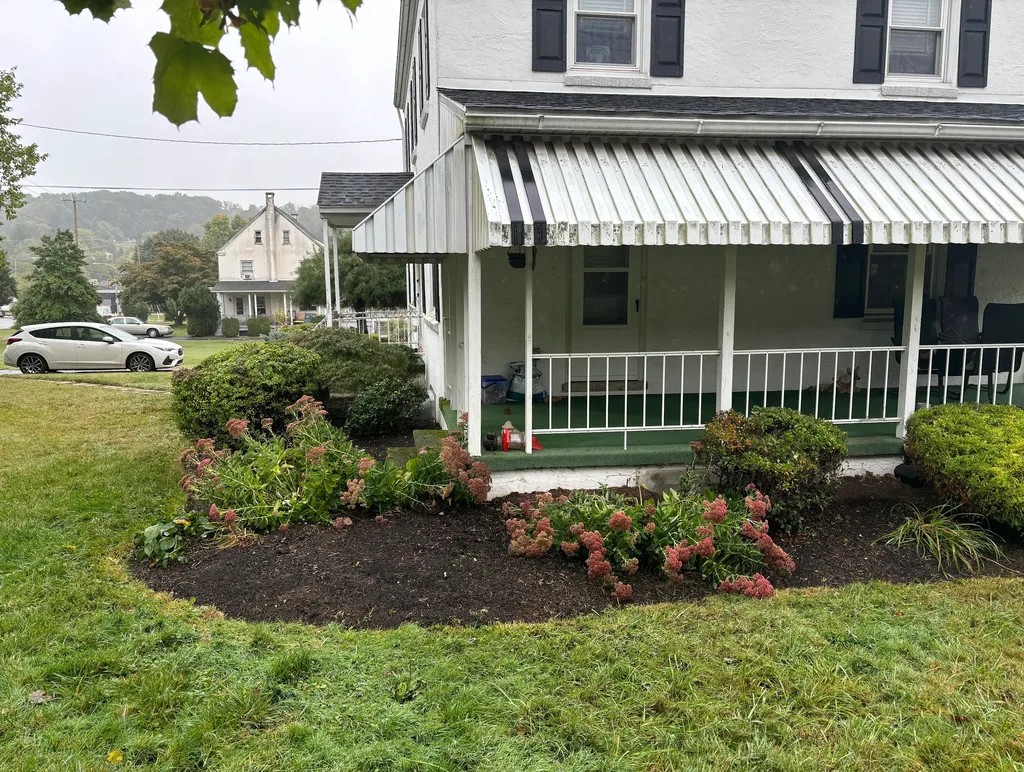 Bed Cleanup & Mulching - After - Windyhill Property Care